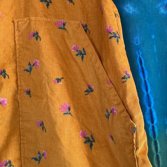 American Eagle corduroy flowery skirt! Size- medium. - Picture 5 of 10